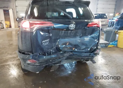 2017 Toyota Rav4 Xle z USA, uszkodzony, nr VIN JTMRFREVXHJ121610